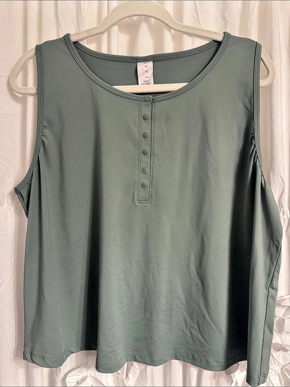 LIVI Tank Top in Green Size 22/24 Like New